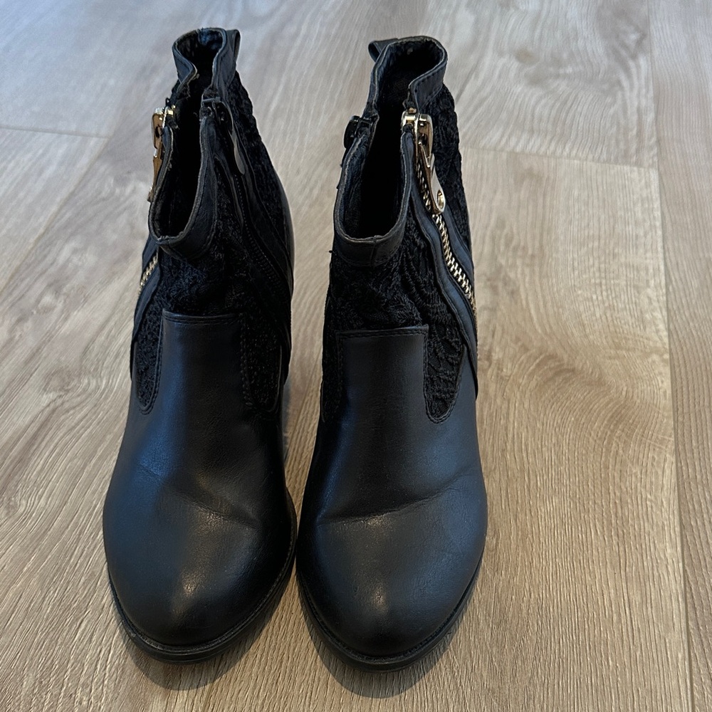Black Women's Ankle Boots with Side Zipper